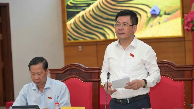 Phó Chủ tịch Quốc hội Nguyễn Hồng Diên làm việc với tỉnh Lào Cai