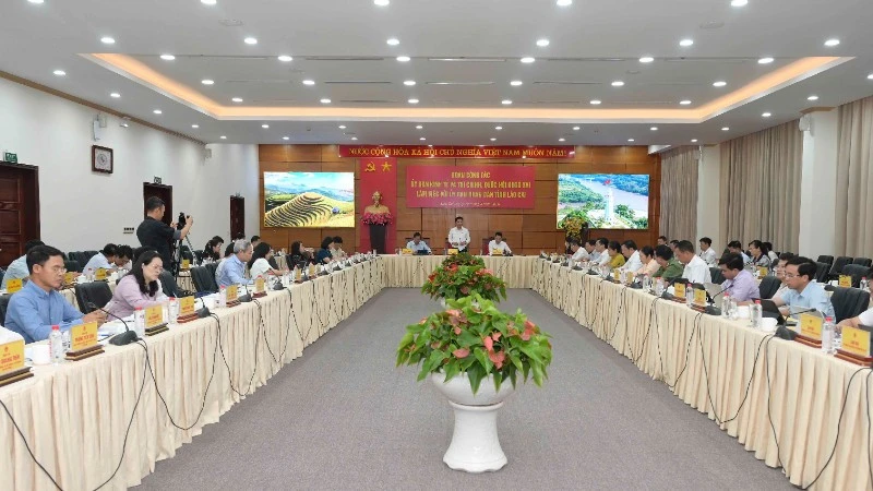 Phó Chủ tịch Quốc hội Nguyễn Hồng Diên làm việc với tỉnh Lào Cai