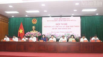 Phó Chủ tịch Quốc hội Nguyễn Thị Hồng tiếp xúc cử tri tại Sơn La