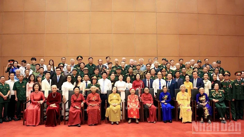 Phó Chủ tịch Quốc hội Nguyễn Thị Thanh gặp mặt các đại biểu người có công với cách mạng Phó Chủ tịch Quốc hội Nguyễn Thị Thanh gặp mặt các đại biểu người có công với cách mạng