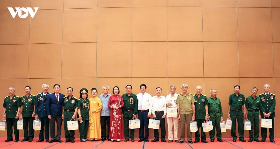 Phó Chủ tịch Quốc hội Nguyễn Thị Thanh gặp mặt người có công tiêu biểu Phó Chủ tịch Quốc hội Nguyễn Thị Thanh gặp mặt người có công tiêu biểu