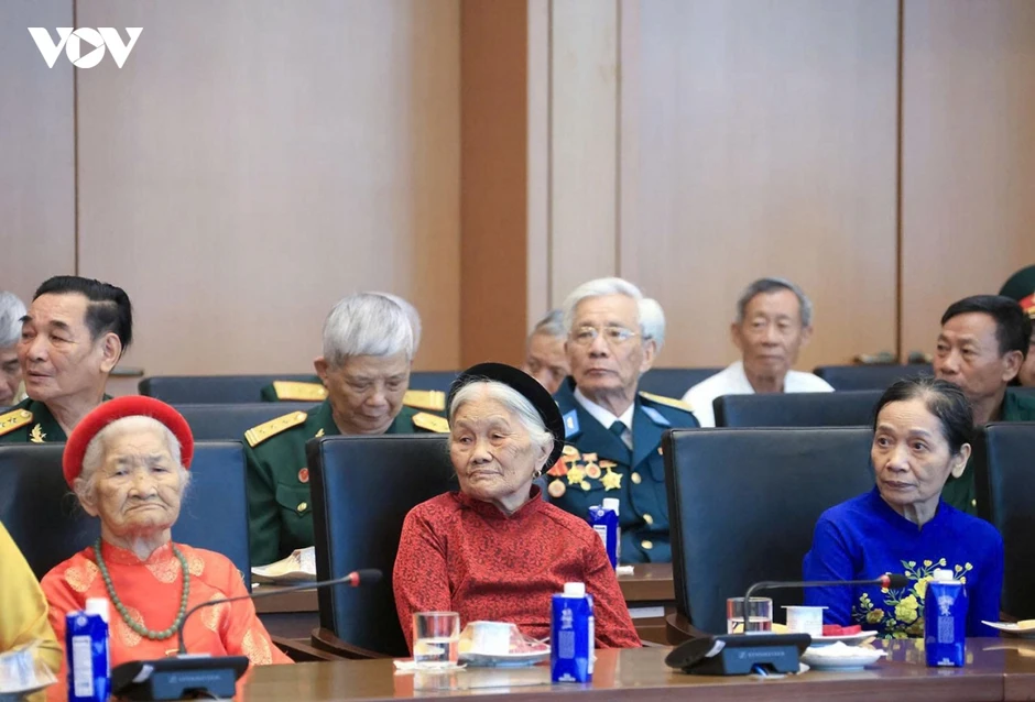 Phó Chủ tịch Quốc hội Nguyễn Thị Thanh gặp mặt người có công tiêu biểu Phó Chủ tịch Quốc hội Nguyễn Thị Thanh gặp mặt người có công tiêu biểu