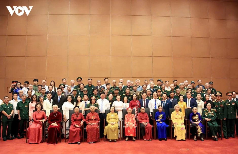Phó Chủ tịch Quốc hội Nguyễn Thị Thanh gặp mặt người có công tiêu biểu Phó Chủ tịch Quốc hội Nguyễn Thị Thanh gặp mặt người có công tiêu biểu