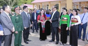 Phó Chủ tịch Quốc hội Trần Quang Phương kiểm tra công tác bầu cử tại Thanh Hóa