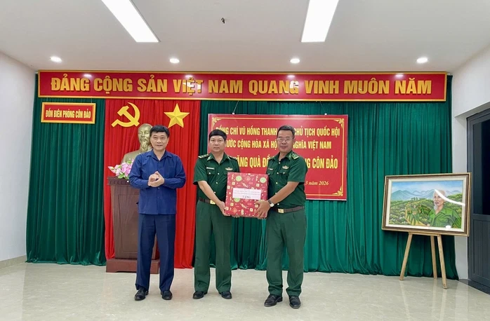 Phó chủ tịch Quốc hội Vũ Hồng Thanh thăm, tặng quà Đồn Biên phòng Côn Đảo Phó chủ tịch Quốc hội Vũ Hồng Thanh thăm, tặng quà Đồn Biên phòng Côn Đảo