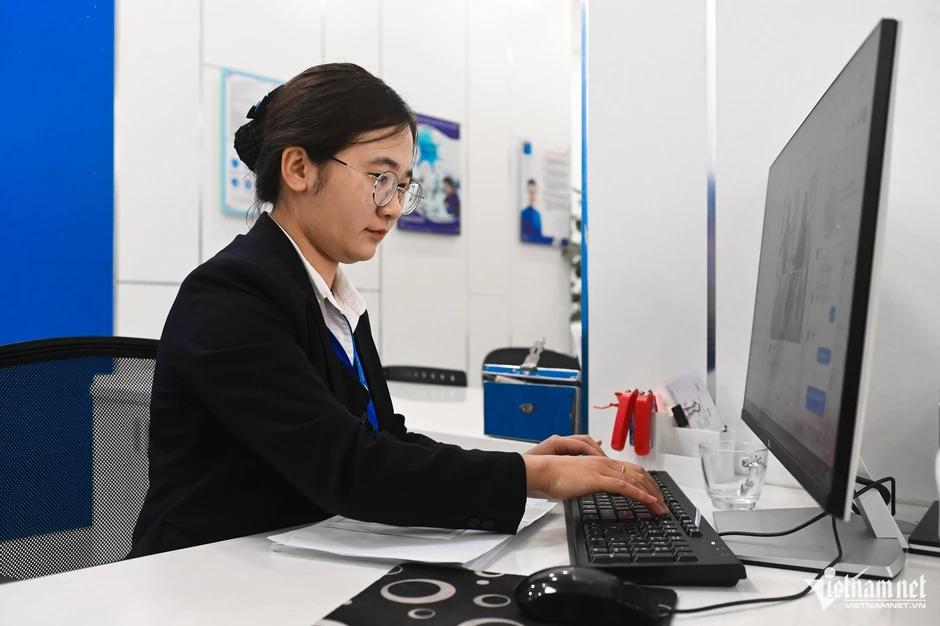 Phó chủ tịch xã chuyển sang làm chuyên viên có được bảo lưu phụ cấp chức vụ?