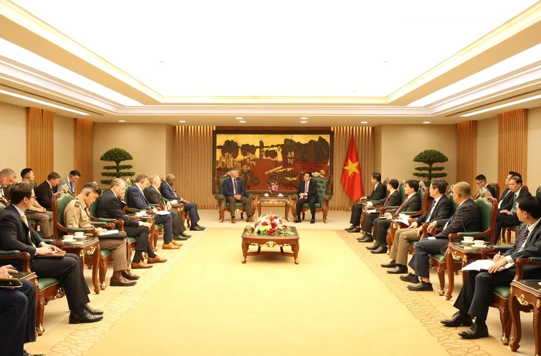 Phó Thủ tướng, Bộ trưởng Bộ Quốc phòng Phan Văn Giang tiếp Đoàn Nghị sĩ Quốc hội Hoa Kỳ Phó Thủ tướng, Bộ trưởng Bộ Quốc phòng Phan Văn Giang tiếp Đoàn Nghị sĩ Quốc hội Hoa Kỳ