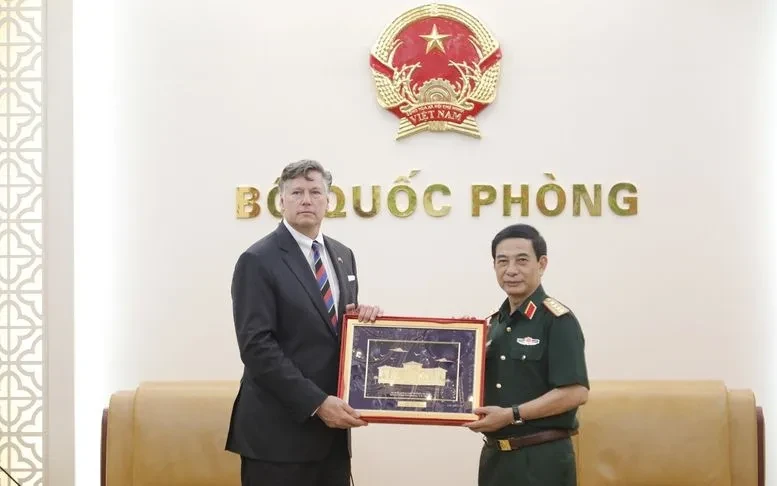 Phó Thủ tướng, Bộ trưởng Bộ Quốc phòng Phan Văn Giang tiếp Phó Ngoại trưởng Hoa Kỳ Phó Thủ tướng, Bộ trưởng Bộ Quốc phòng Phan Văn Giang tiếp Phó Ngoại trưởng Hoa Kỳ