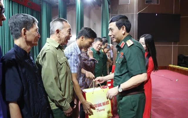 Phó Thủ tướng Chính phủ Phan Văn Giang tiếp xúc cử tri Thái Nguyên Phó Thủ tướng Chính phủ Phan Văn Giang tiếp xúc cử tri Thái Nguyên