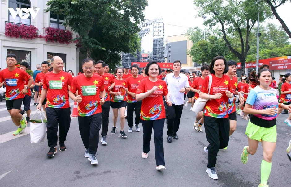 Phó Thủ tướng dự giải chạy hưởng ứng tháng hành động phòng chống ma túy Phó Thủ tướng dự giải chạy hưởng ứng tháng hành động phòng chống ma túy