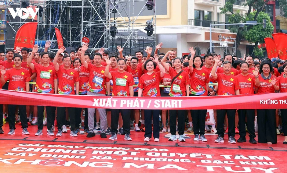 Phó Thủ tướng dự giải chạy hưởng ứng tháng hành động phòng chống ma túy Phó Thủ tướng dự giải chạy hưởng ứng tháng hành động phòng chống ma túy