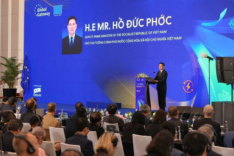 Phó Thủ tướng Hồ Đức Phớc tiếp Cao ủy EU về đối tác quốc tế Jozef Sikela Phó Thủ tướng Hồ Đức Phớc tiếp Cao ủy EU về đối tác quốc tế Jozef Sikela