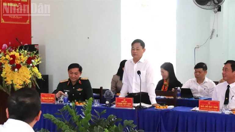 Phó Thủ tướng Hồ Quốc Dũng thăm, làm việc với xã biên giới Ea Bung Phó Thủ tướng Hồ Quốc Dũng thăm, làm việc với xã biên giới Ea Bung