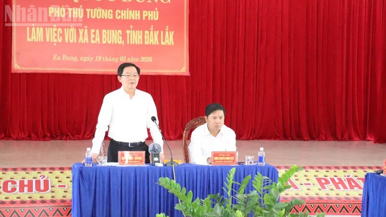 Phó Thủ tướng Hồ Quốc Dũng thăm, làm việc với xã biên giới Ea Bung Phó Thủ tướng Hồ Quốc Dũng thăm, làm việc với xã biên giới Ea Bung