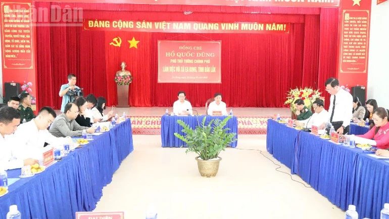 Phó Thủ tướng Hồ Quốc Dũng thăm, làm việc với xã biên giới Ea Bung Phó Thủ tướng Hồ Quốc Dũng thăm, làm việc với xã biên giới Ea Bung