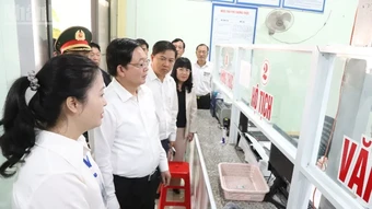 Phó Thủ tướng Hồ Quốc Dũng thăm, làm việc với xã biên giới Ea Bung