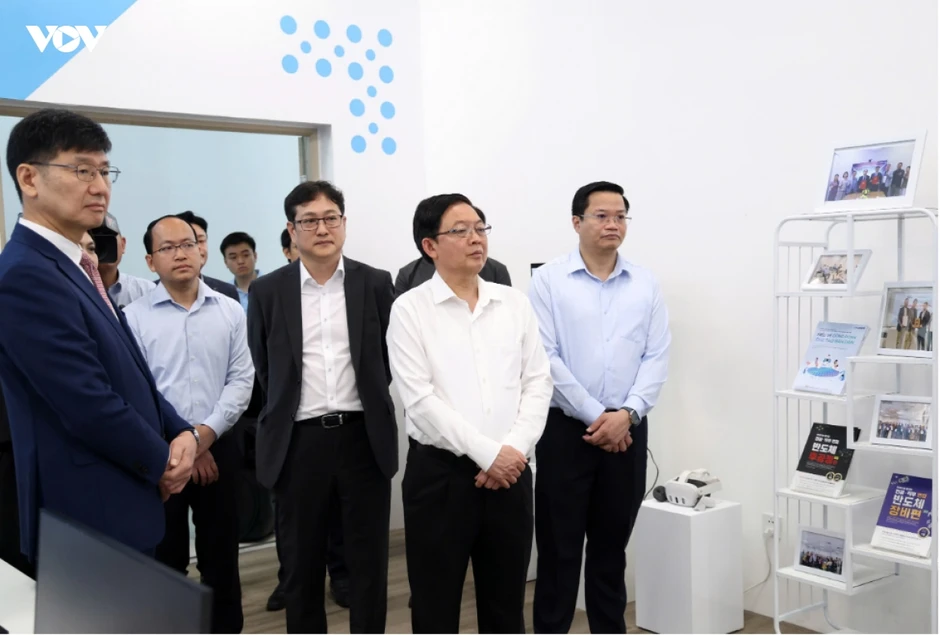 Phó Thủ tướng Hồ Quốc Dũng thăm Trung tâm Đổi mới sáng tạo Quốc gia Phó Thủ tướng Hồ Quốc Dũng thăm Trung tâm Đổi mới sáng tạo Quốc gia