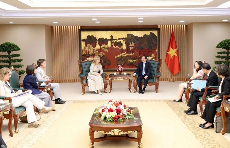 Phó Thủ tướng Hồ Quốc Dũng tiếp Cao ủy EU, thúc đẩy hợp tác đổi mới sáng tạo Phó Thủ tướng Hồ Quốc Dũng tiếp Cao ủy EU, thúc đẩy hợp tác đổi mới sáng tạo