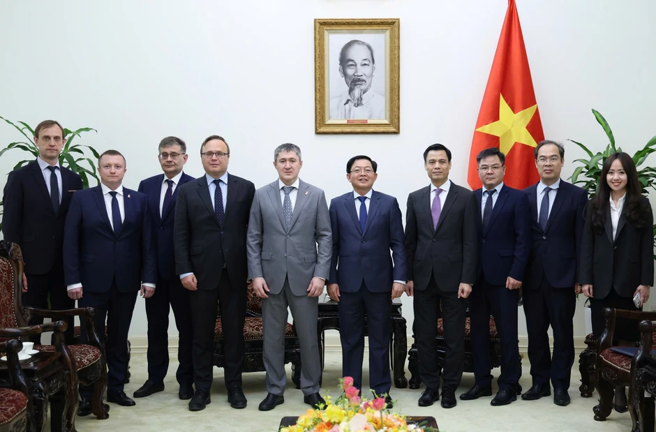 Phó Thủ tướng Hồ Quốc Dũng tiếp Thống đốc tỉnh Perm, Liên bang Nga Phó Thủ tướng Hồ Quốc Dũng tiếp Thống đốc tỉnh Perm, Liên bang Nga