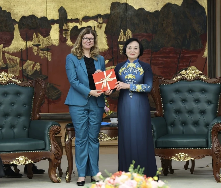 Phó Thủ tướng: Hoàn thiện chính sách bảo vệ trẻ em trên không gian mạng Phó Thủ tướng: Hoàn thiện chính sách bảo vệ trẻ em trên không gian mạng