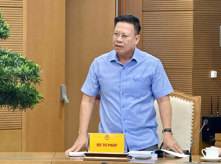 Phó Thủ tướng Lê Tiến Châu chủ trì họp rà soát 3 dự án luật Phó Thủ tướng Lê Tiến Châu chủ trì họp rà soát 3 dự án luật
