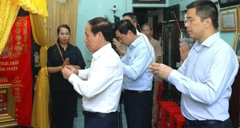 Phó Thủ tướng Lê Tiến Châu dâng hương tưởng nhớ Anh hùng Ngô Thị Tuyển