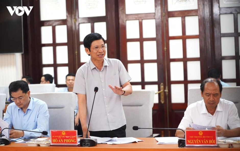 Phó Thủ tướng Lê Tiến Châu làm việc với Huế về tăng trưởng kinh tế Phó Thủ tướng Lê Tiến Châu làm việc với Huế về tăng trưởng kinh tế