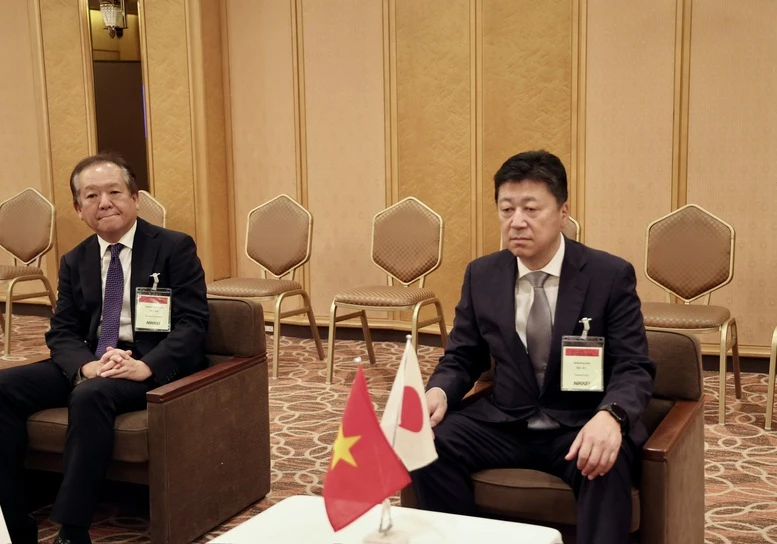 Phó Thủ tướng Lê Tiến Châu tiếp Chủ tịch kiêm Giám đốc điều hành Tập đoàn Nikkei Phó Thủ tướng Lê Tiến Châu tiếp Chủ tịch kiêm Giám đốc điều hành Tập đoàn Nikkei