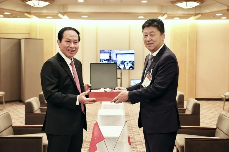 Phó Thủ tướng Lê Tiến Châu tiếp Chủ tịch kiêm Giám đốc điều hành Tập đoàn Nikkei Phó Thủ tướng Lê Tiến Châu tiếp Chủ tịch kiêm Giám đốc điều hành Tập đoàn Nikkei