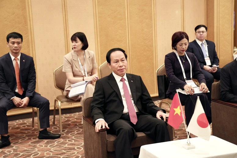 Phó Thủ tướng Lê Tiến Châu tiếp Chủ tịch kiêm Giám đốc điều hành Tập đoàn Nikkei Phó Thủ tướng Lê Tiến Châu tiếp Chủ tịch kiêm Giám đốc điều hành Tập đoàn Nikkei
