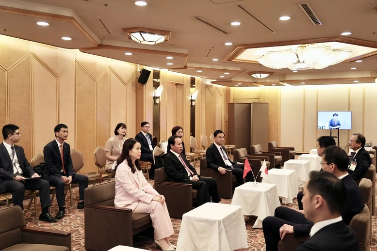 Phó Thủ tướng Lê Tiến Châu tiếp Chủ tịch kiêm Giám đốc điều hành Tập đoàn Nikkei Phó Thủ tướng Lê Tiến Châu tiếp Chủ tịch kiêm Giám đốc điều hành Tập đoàn Nikkei