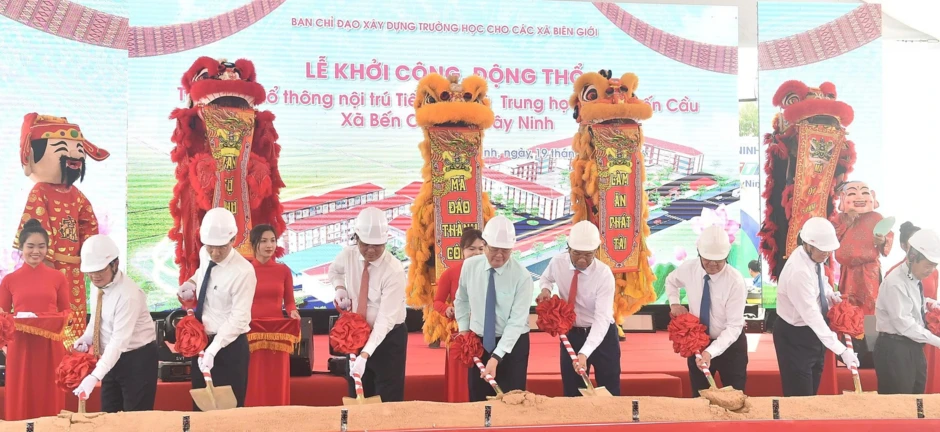 Phó Thủ tướng Mai Văn Chính khảo sát và làm việc về thực hiện chính quyền địa phương 2 cấp tại Tây Ninh Phó Thủ tướng Mai Văn Chính khảo sát và làm việc về thực hiện chính quyền địa phương 2 cấp tại Tây Ninh