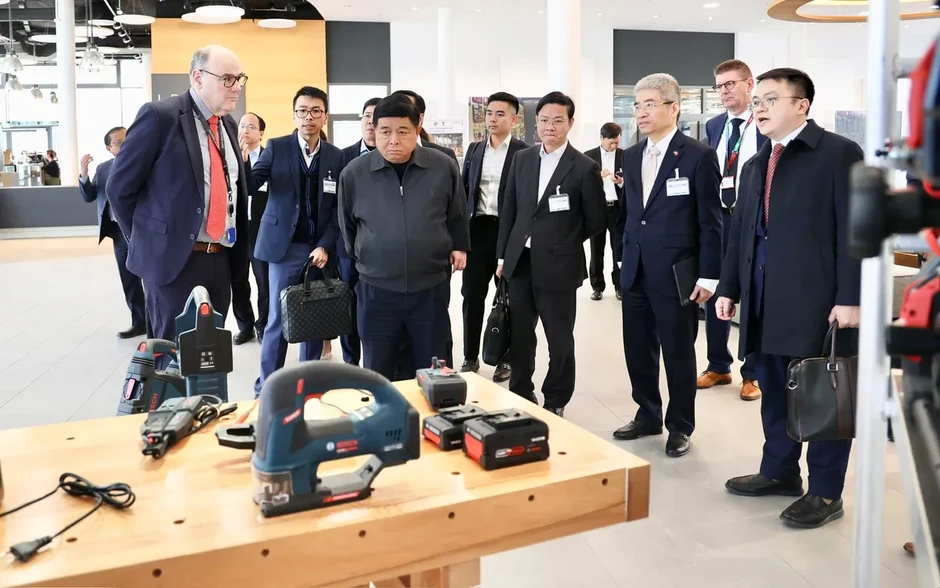 Phó Thủ tướng Nguyễn Chí Dũng thăm Tập đoàn Bosch Phó Thủ tướng Nguyễn Chí Dũng thăm Tập đoàn Bosch