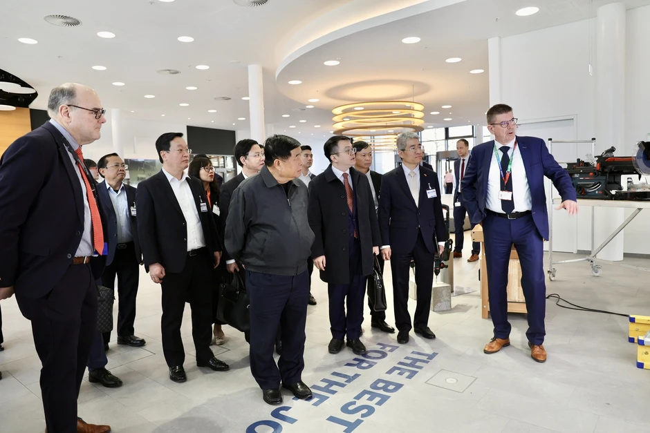 Phó Thủ tướng Nguyễn Chí Dũng thăm Tập đoàn Bosch Phó Thủ tướng Nguyễn Chí Dũng thăm Tập đoàn Bosch