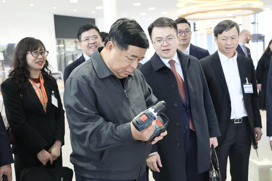 Phó Thủ tướng Nguyễn Chí Dũng thăm Tập đoàn Bosch Phó Thủ tướng Nguyễn Chí Dũng thăm Tập đoàn Bosch