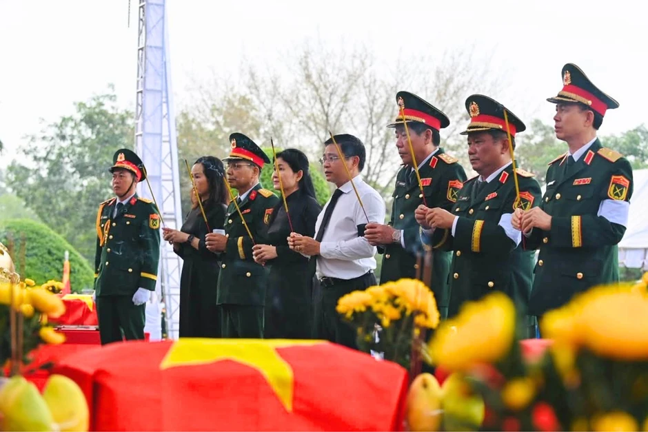 Phó Thủ tướng Nguyễn Văn Thắng dự lễ an táng 63 hài cốt liệt sĩ tại Đồng Nai Phó Thủ tướng Nguyễn Văn Thắng dự lễ an táng 63 hài cốt liệt sĩ tại Đồng Nai