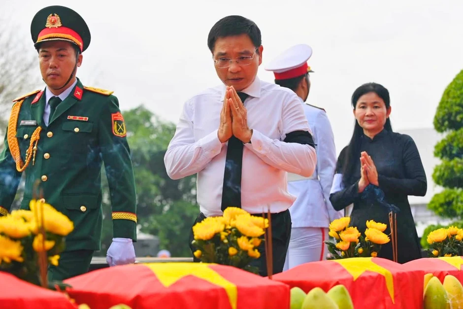 Phó Thủ tướng Nguyễn Văn Thắng dự lễ an táng 63 hài cốt liệt sĩ tại Đồng Nai Phó Thủ tướng Nguyễn Văn Thắng dự lễ an táng 63 hài cốt liệt sĩ tại Đồng Nai