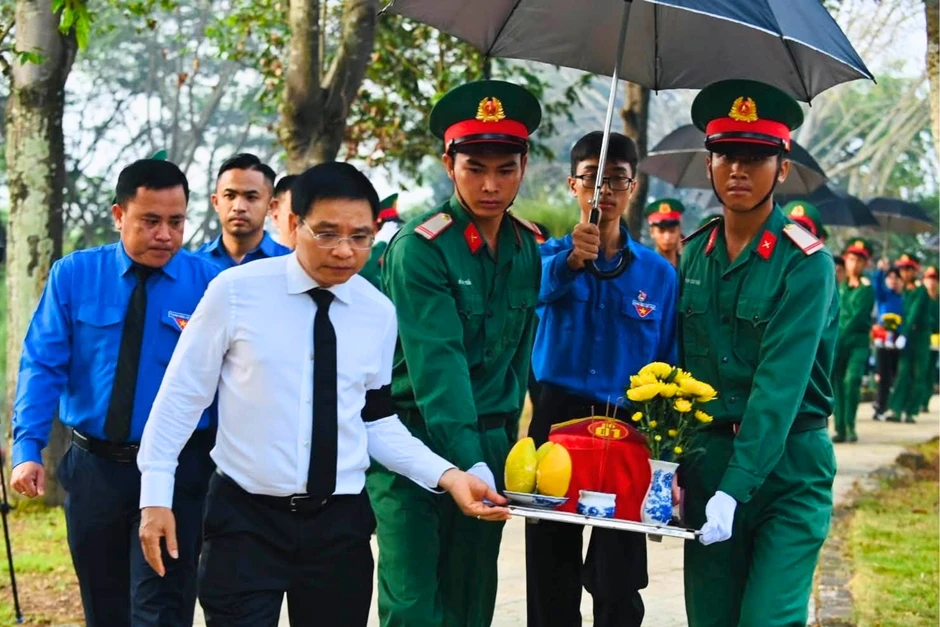 Phó Thủ tướng Nguyễn Văn Thắng dự lễ an táng 63 hài cốt liệt sĩ tại Đồng Nai Phó Thủ tướng Nguyễn Văn Thắng dự lễ an táng 63 hài cốt liệt sĩ tại Đồng Nai