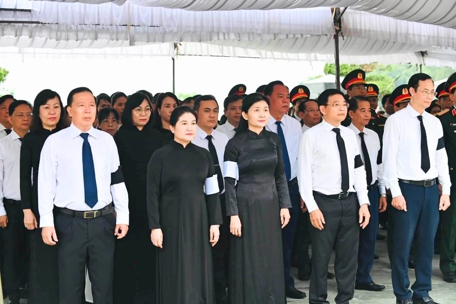 Phó Thủ tướng Nguyễn Văn Thắng dự lễ an táng 63 hài cốt liệt sĩ tại Đồng Nai Phó Thủ tướng Nguyễn Văn Thắng dự lễ an táng 63 hài cốt liệt sĩ tại Đồng Nai