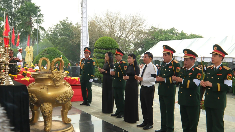 Phó Thủ tướng Nguyễn Văn Thắng dự Lễ truy điệu, an táng 63 liệt sĩ tại Đồng Nai Phó Thủ tướng Nguyễn Văn Thắng dự Lễ truy điệu, an táng 63 liệt sĩ tại Đồng Nai