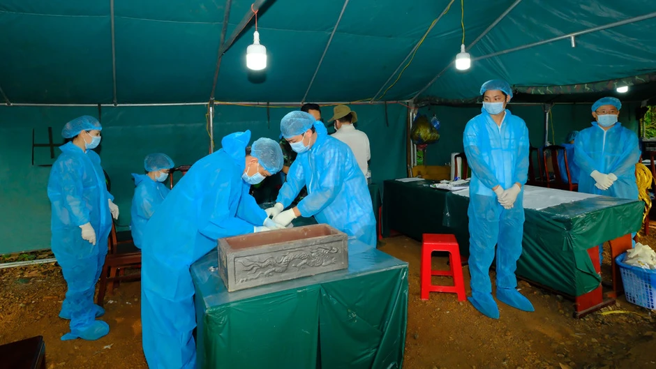 Phó Thủ tướng Nguyễn Văn Thắng dự Lễ truy điệu, an táng 63 liệt sĩ tại Đồng Nai Phó Thủ tướng Nguyễn Văn Thắng dự Lễ truy điệu, an táng 63 liệt sĩ tại Đồng Nai