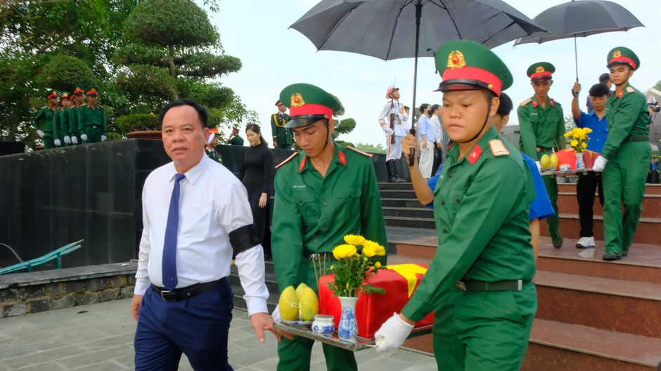 Phó Thủ tướng Nguyễn Văn Thắng dự Lễ truy điệu, an táng 63 liệt sĩ tại Đồng Nai Phó Thủ tướng Nguyễn Văn Thắng dự Lễ truy điệu, an táng 63 liệt sĩ tại Đồng Nai