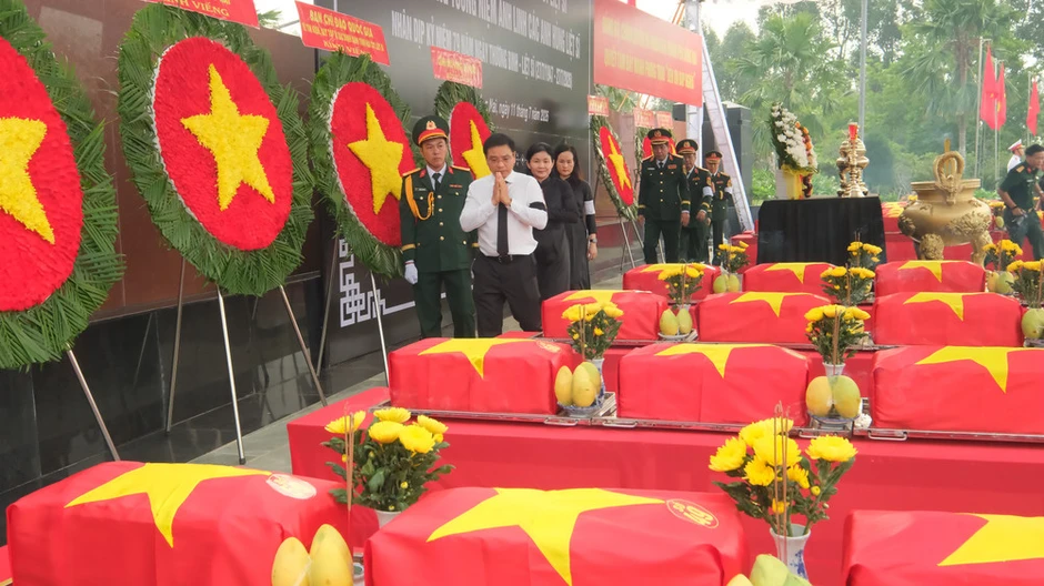 Phó Thủ tướng Nguyễn Văn Thắng dự Lễ truy điệu, an táng 63 liệt sĩ tại Đồng Nai Phó Thủ tướng Nguyễn Văn Thắng dự Lễ truy điệu, an táng 63 liệt sĩ tại Đồng Nai