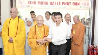 Phó Thủ tướng Nguyễn Văn Thắng thăm, chúc mừng Đại lễ Phật đản tại Huế