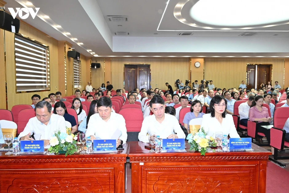 Phó Thủ tướng Phạm Gia Túc chủ trì hội nghị thúc đẩy xuất khẩu Phó Thủ tướng Phạm Gia Túc chủ trì hội nghị thúc đẩy xuất khẩu