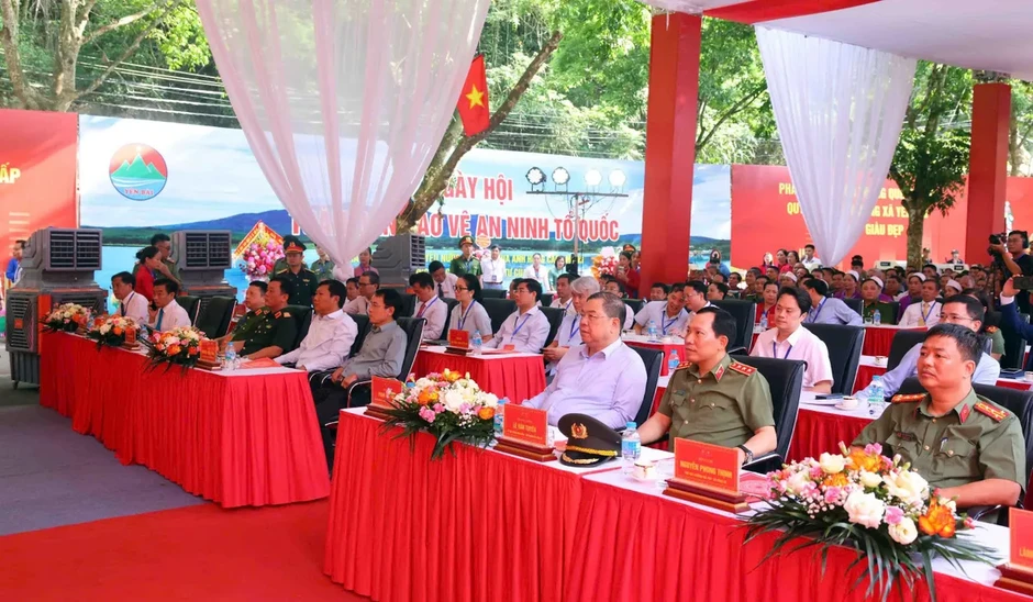 Phó Thủ tướng Phạm Gia Túc dự Ngày hội Toàn dân bảo vệ an ninh Tổ quốc năm 2026 tại xã Yên Bài (Hà Nội) Phó Thủ tướng Phạm Gia Túc dự Ngày hội Toàn dân bảo vệ an ninh Tổ quốc năm 2026 tại xã Yên Bài (Hà Nội)
