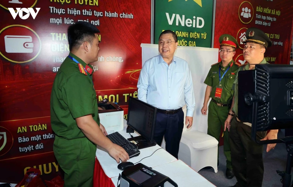 Phó Thủ tướng Phạm Gia Túc dự Ngày hội Toàn dân bảo vệ an ninh Tổ quốc tại Hà Nội Phó Thủ tướng Phạm Gia Túc dự Ngày hội Toàn dân bảo vệ an ninh Tổ quốc tại Hà Nội