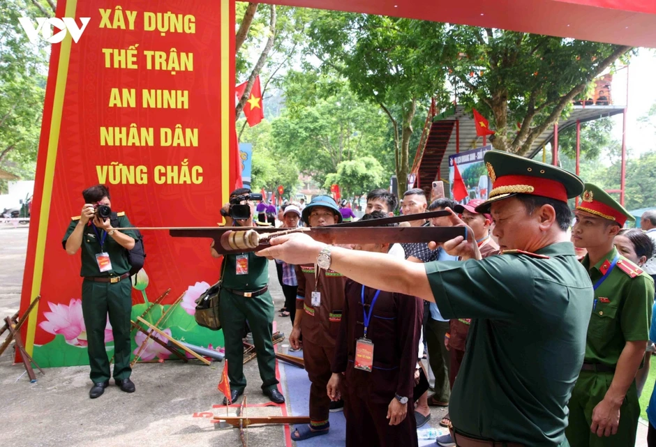 Phó Thủ tướng Phạm Gia Túc dự Ngày hội Toàn dân bảo vệ an ninh Tổ quốc tại Hà Nội Phó Thủ tướng Phạm Gia Túc dự Ngày hội Toàn dân bảo vệ an ninh Tổ quốc tại Hà Nội