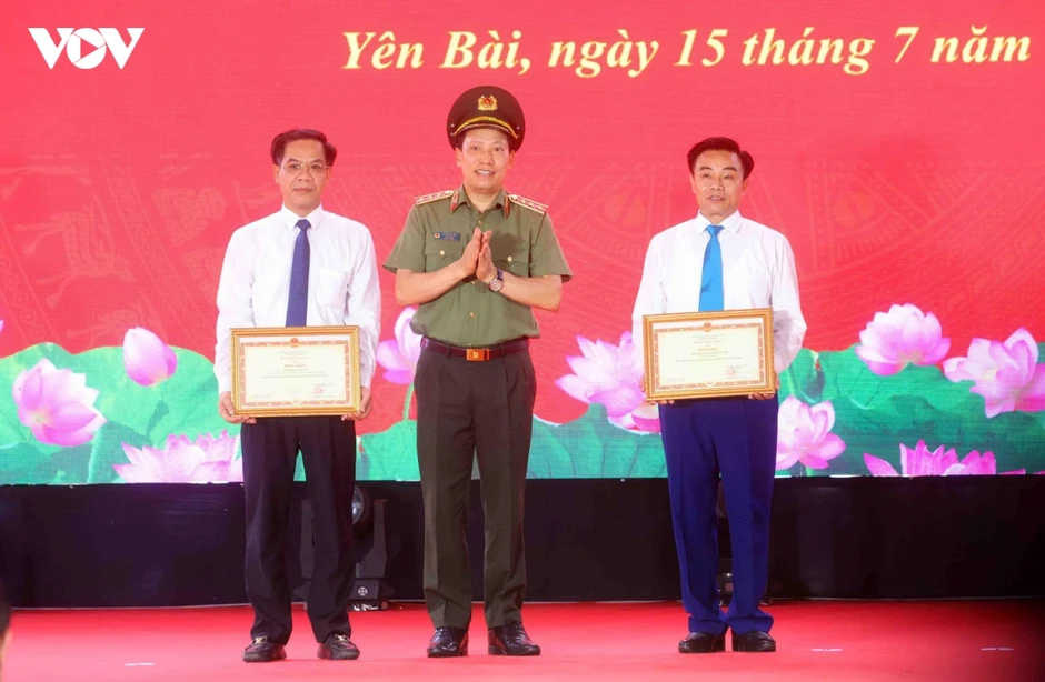 Phó Thủ tướng Phạm Gia Túc dự Ngày hội Toàn dân bảo vệ an ninh Tổ quốc tại Hà Nội Phó Thủ tướng Phạm Gia Túc dự Ngày hội Toàn dân bảo vệ an ninh Tổ quốc tại Hà Nội