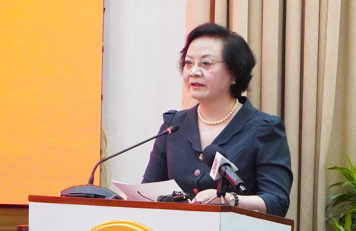 Phó Thủ tướng Phạm Thị Thanh Trà chủ trì hội thảo về mộ liệt sĩ tập thể tại Công viên Lê Thị Riêng Phó Thủ tướng Phạm Thị Thanh Trà chủ trì hội thảo về mộ liệt sĩ tập thể tại Công viên Lê Thị Riêng